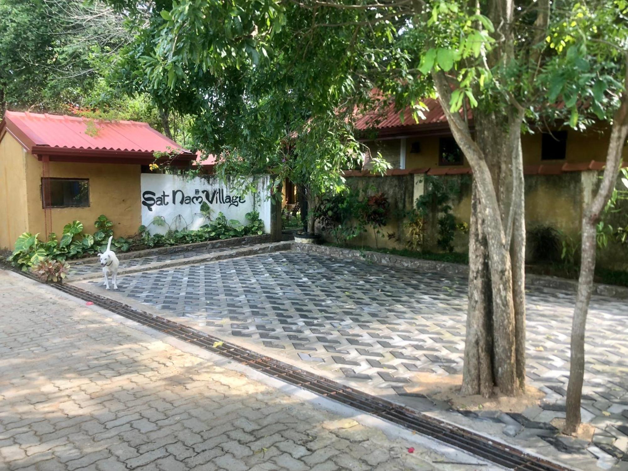 Sat Nam Village Hotel 锡吉里亚 外观 照片
