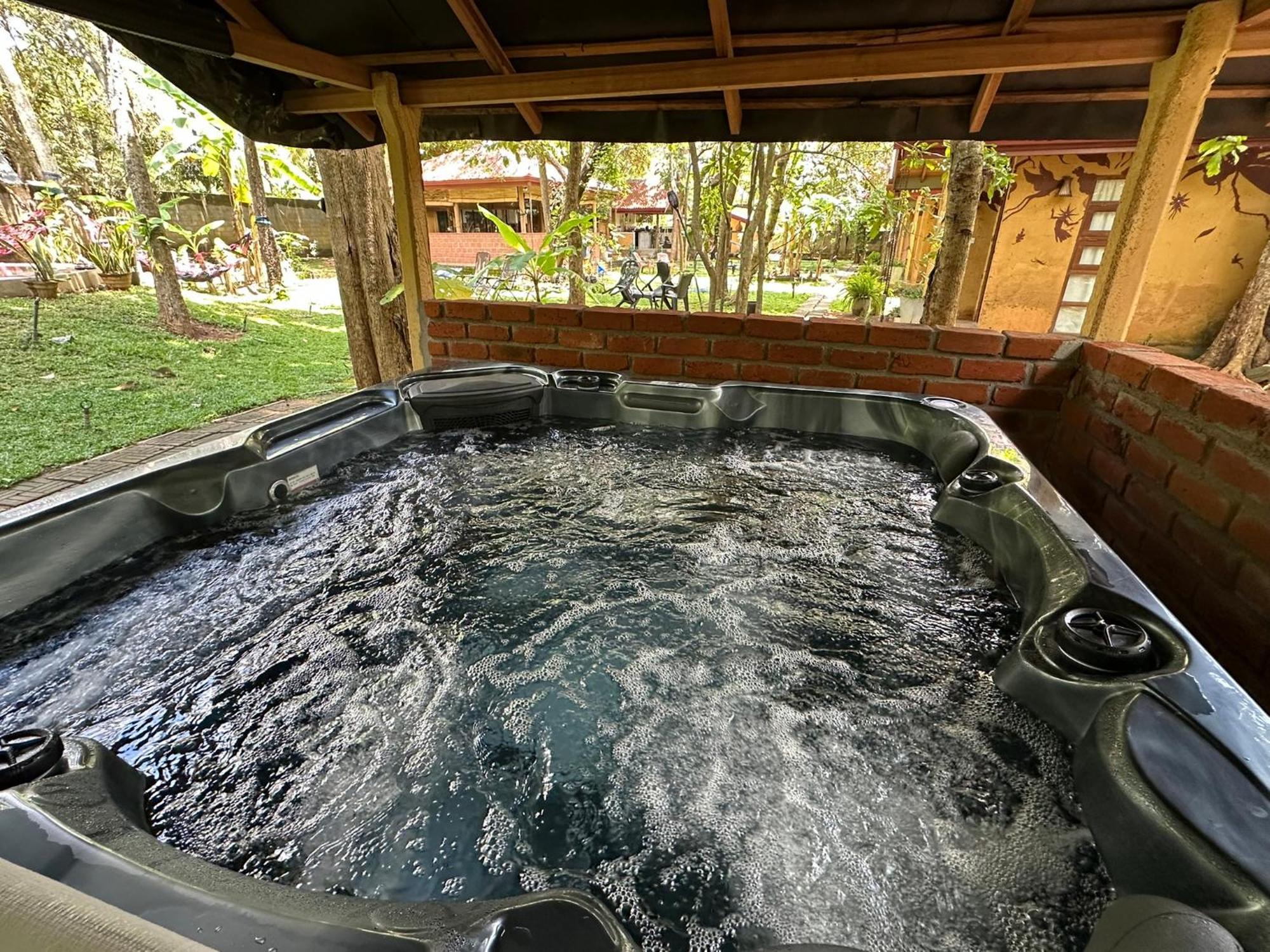 Sat Nam Village Hotel 锡吉里亚 外观 照片