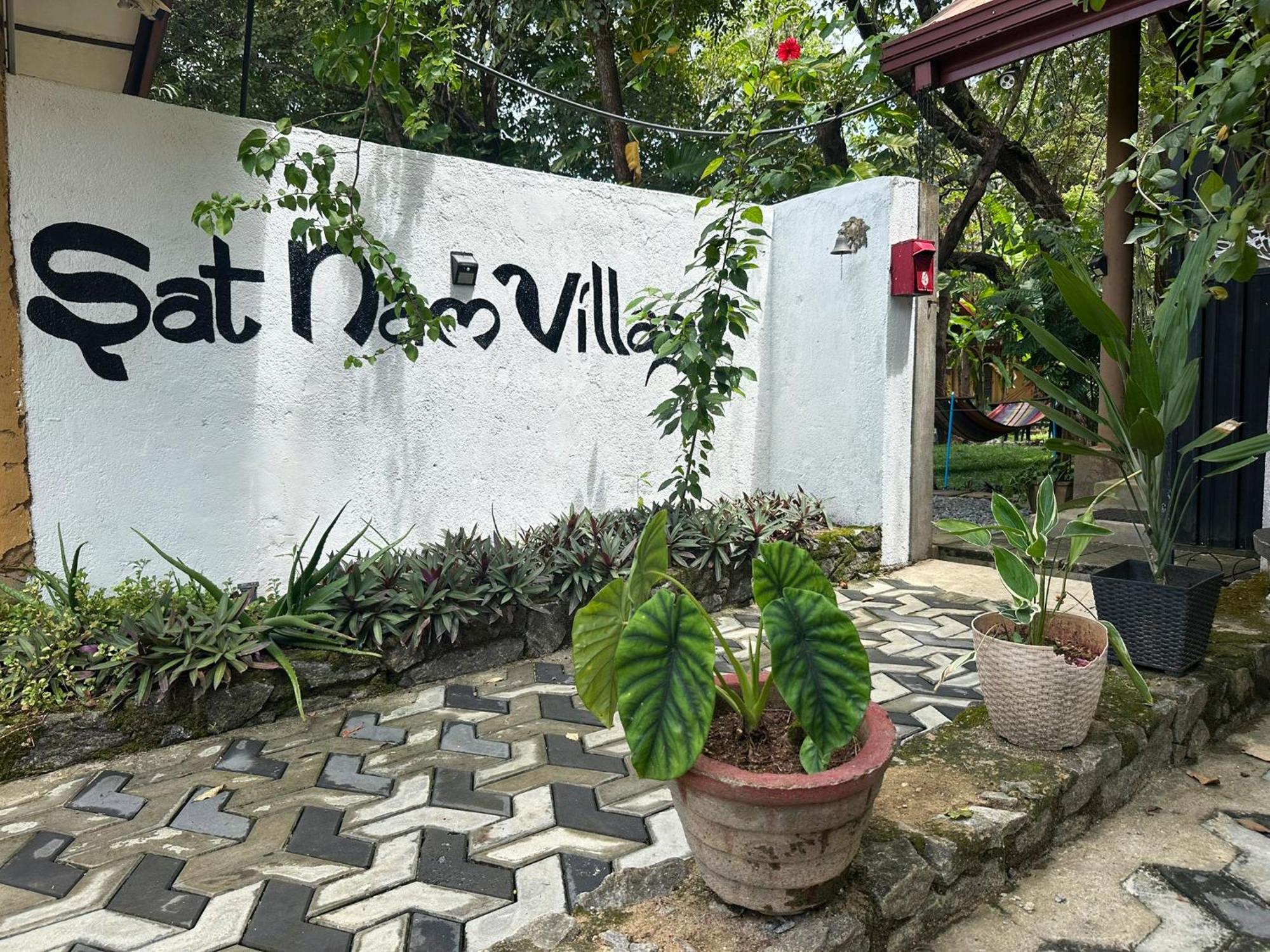 Sat Nam Village Hotel 锡吉里亚 外观 照片