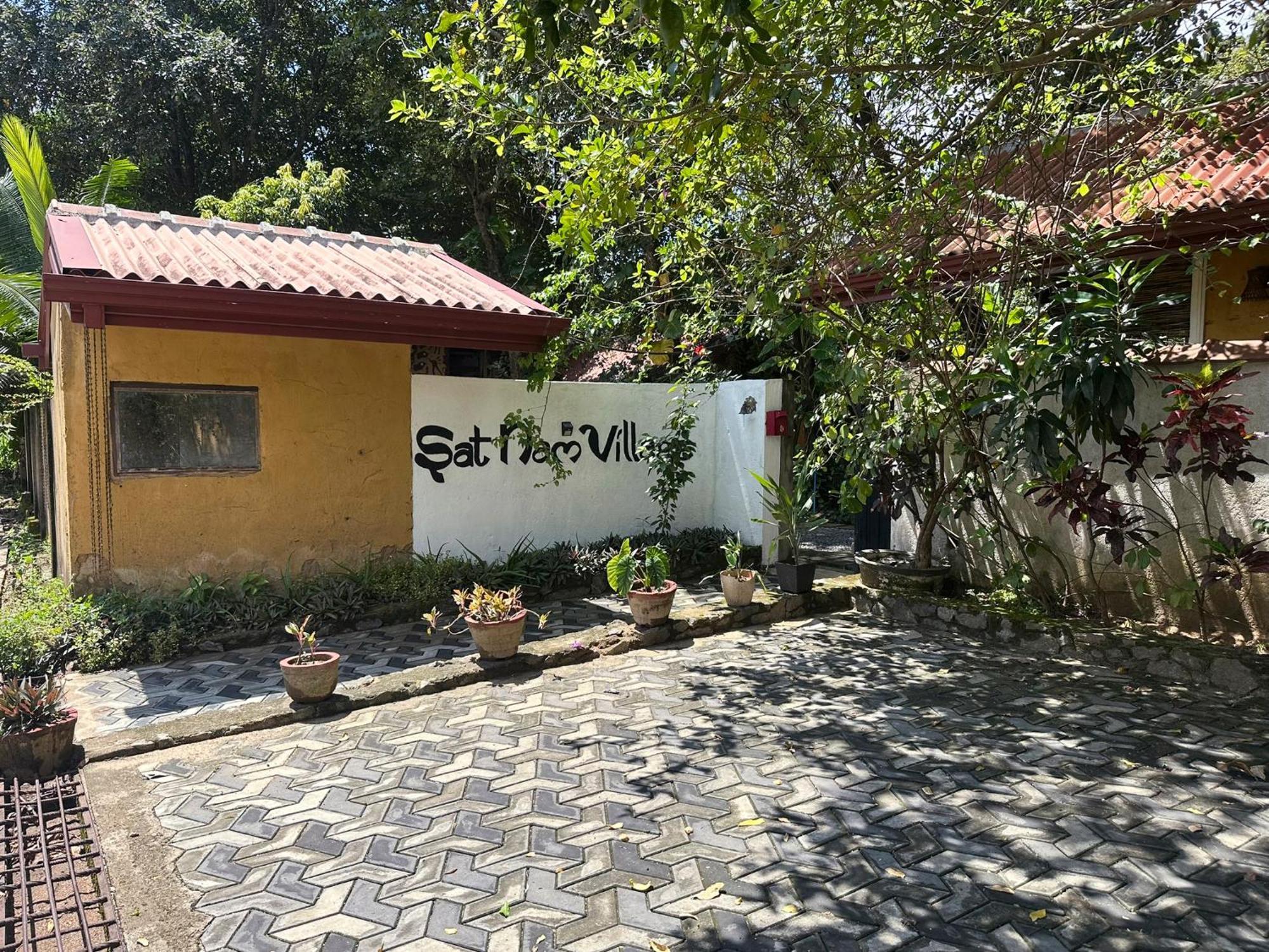 Sat Nam Village Hotel 锡吉里亚 外观 照片