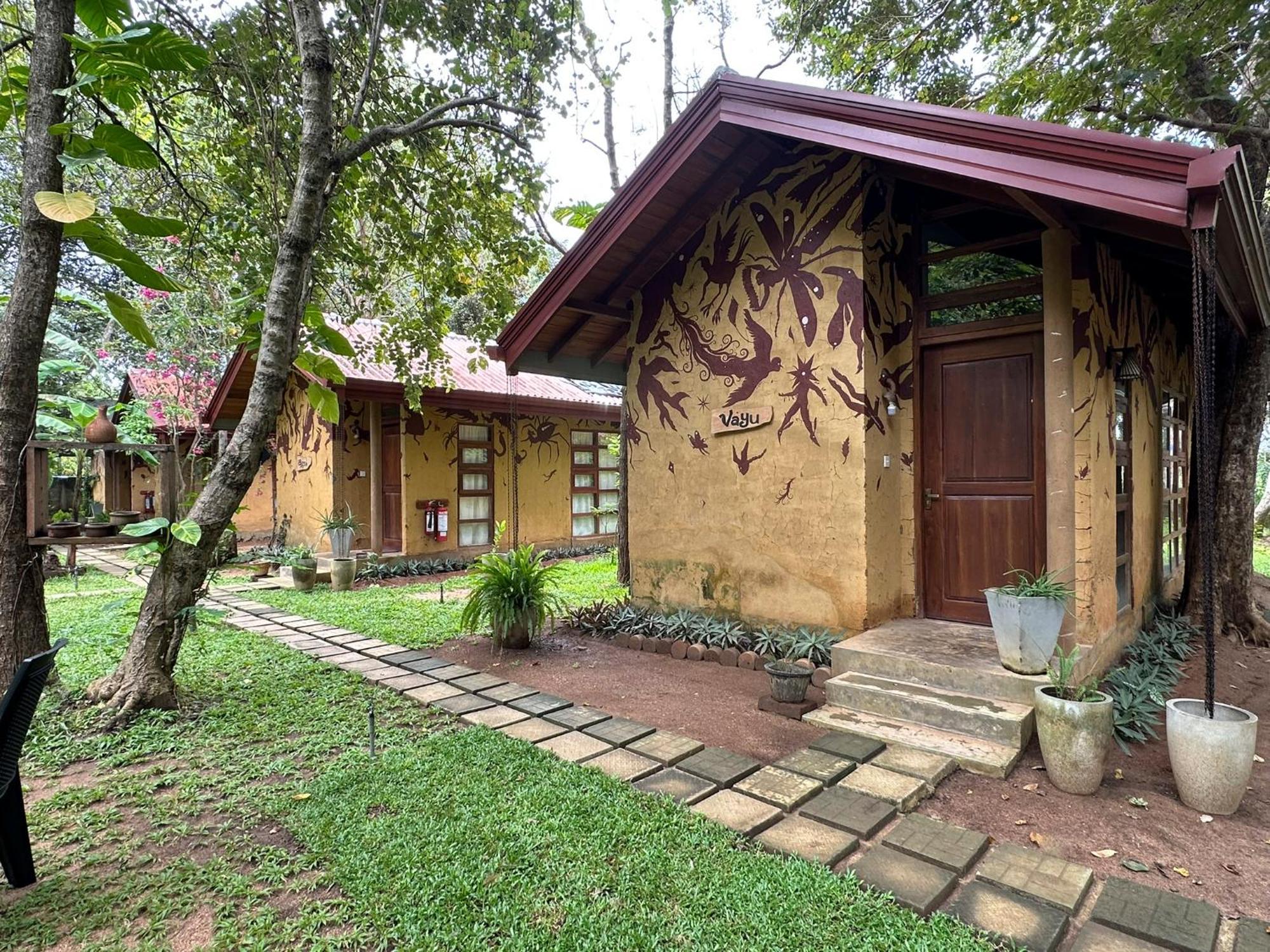 Sat Nam Village Hotel 锡吉里亚 外观 照片
